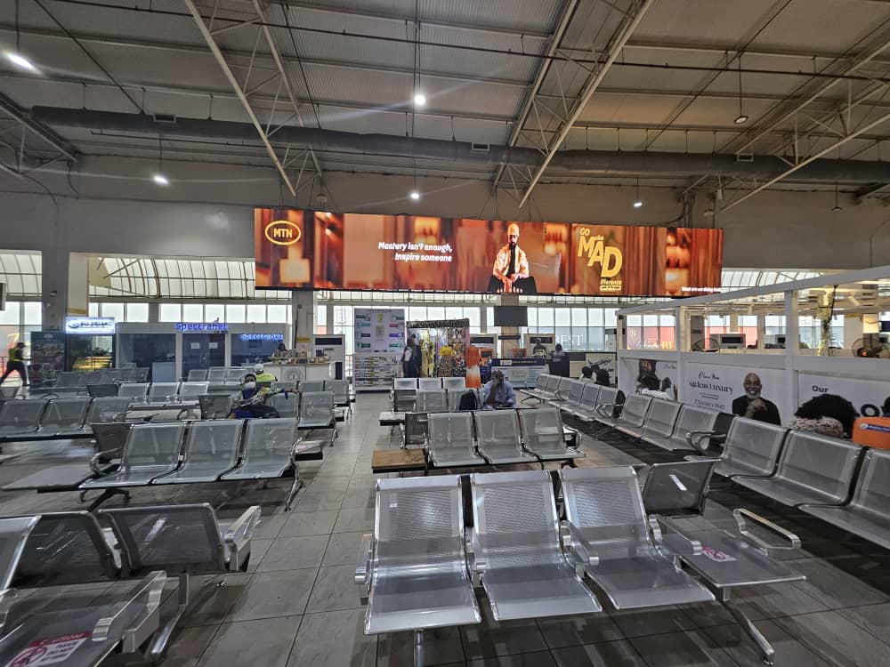 Long LED display installed in a transport terminal